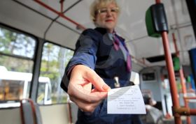 Профессия контролера становится все популярнее среди пенсионеров.